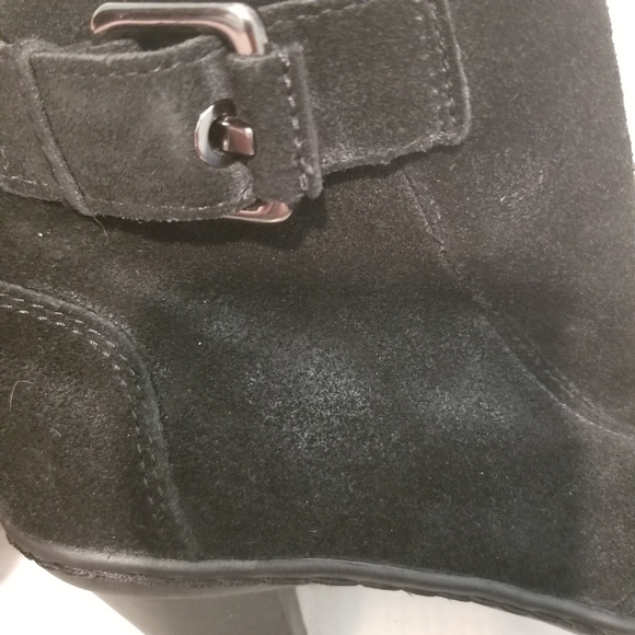 Thredup(PRICE IS FIRM!)Strictly Comfort Heeled Booties - Picture 8 of 10